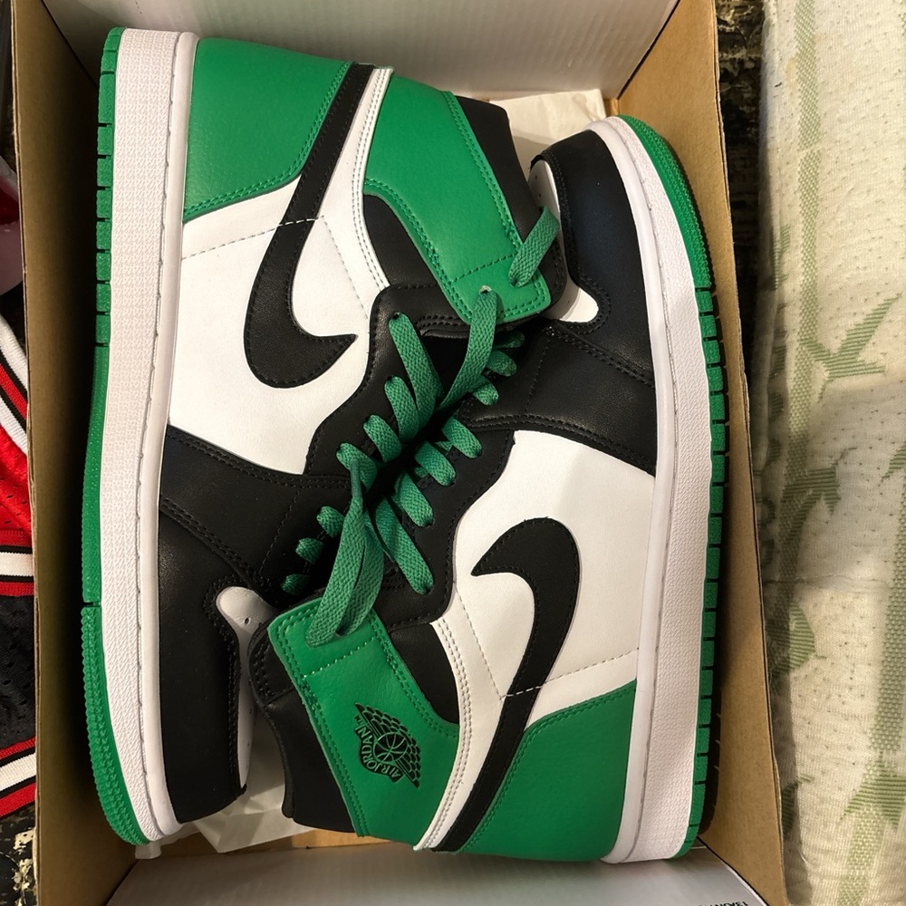 Jordan 1 high OG lucky green